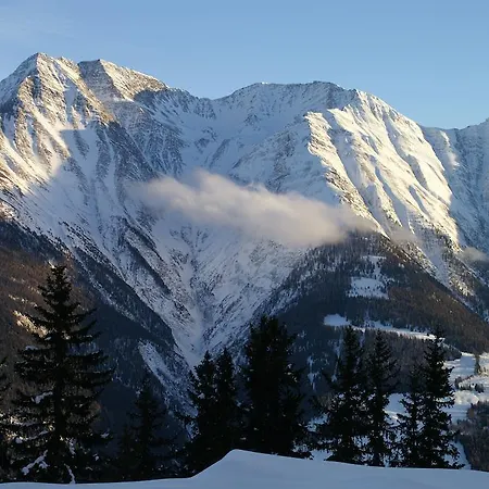 ホテル Swiss Chalet-style Walliser Spycher