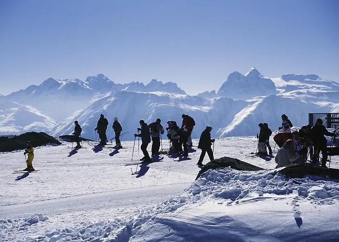 Swiss Chalet-style Walliser Spycher מלון 3*