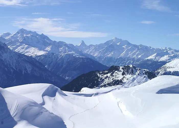 Swiss Chalet-style Walliser Spycher מלון רידראלפ