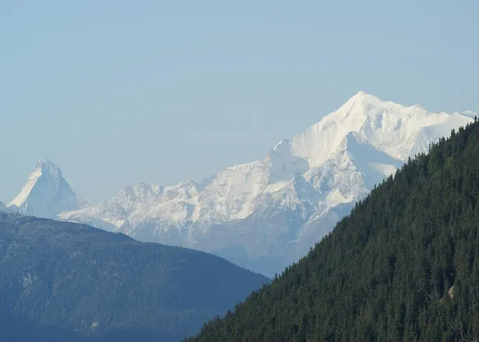 Swiss Chalet-style Walliser Spycher רידראלפ