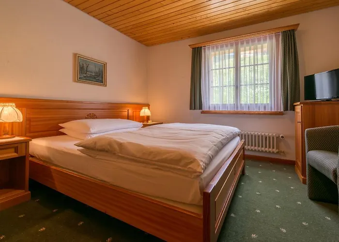 Swiss Chalet-style Walliser Spycher מלון רידראלפ