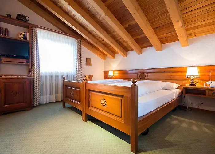 Swiss Chalet-style Walliser Spycher מלון