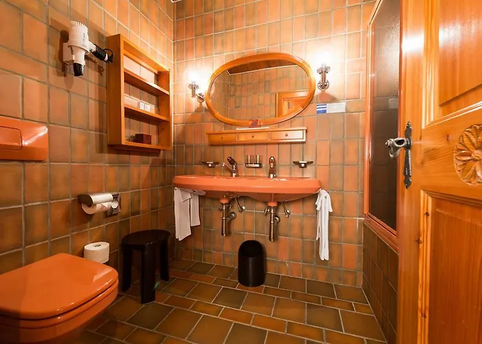 Swiss Chalet-style Walliser Spycher מלון 3*