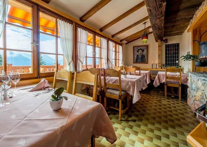 Swiss Chalet-style Walliser Spycher רידראלפ