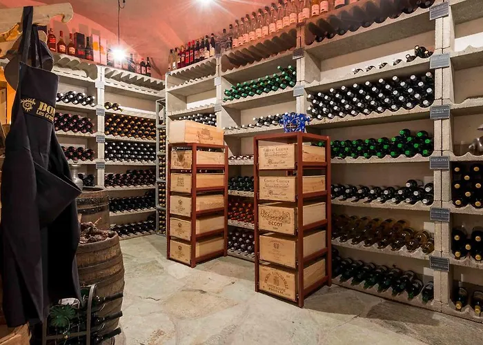 Swiss Chalet-style Walliser Spycher מלון