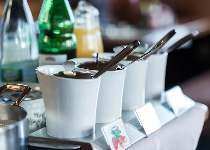 Swiss Chalet-style Walliser Spycher מלון 3*