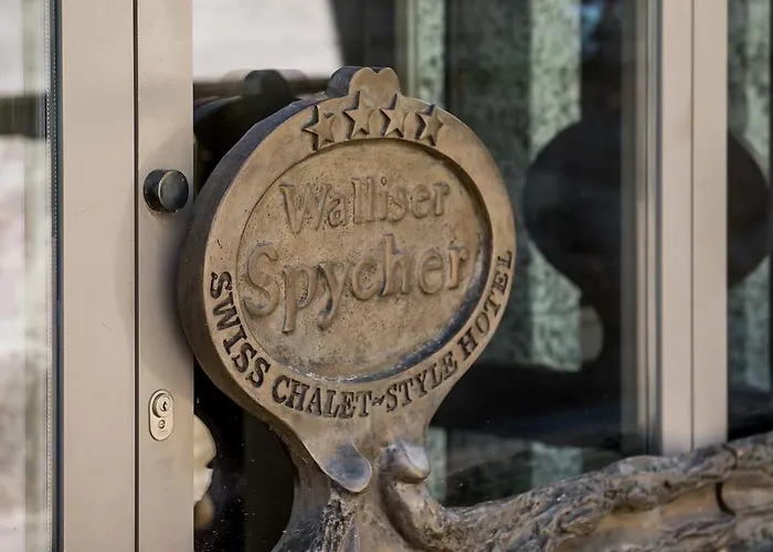 מלון Swiss Chalet-style Walliser Spycher 3*