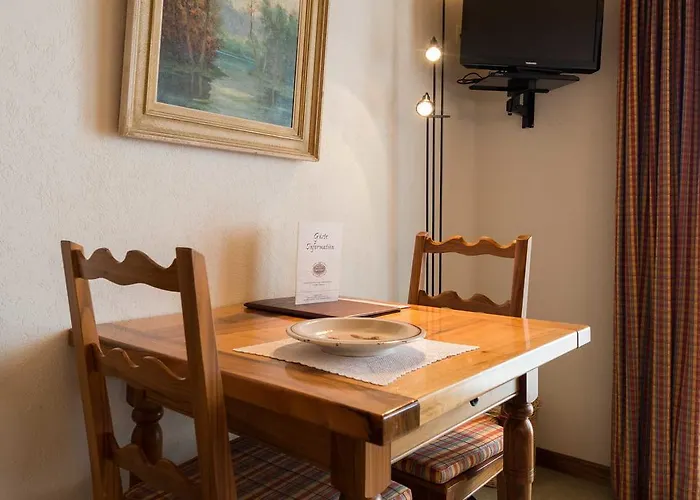 Swiss Chalet-style Walliser Spycher 3* רידראלפ