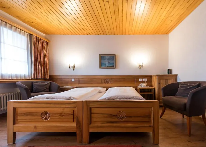 Swiss Chalet-style Walliser Spycher מלון 3*