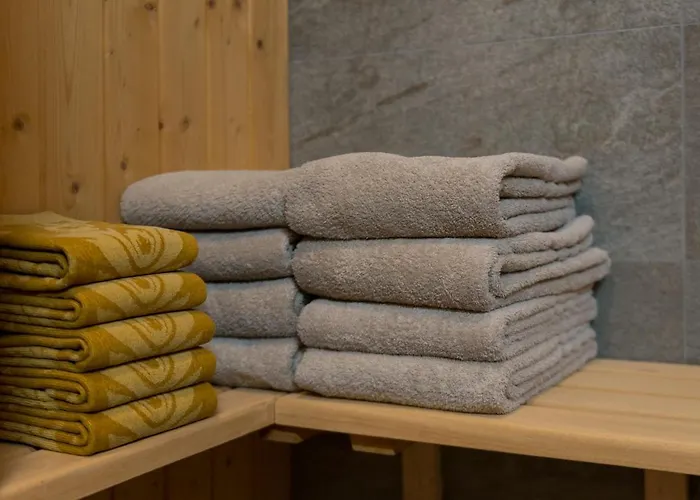 Swiss Chalet-style Walliser Spycher מלון 3*