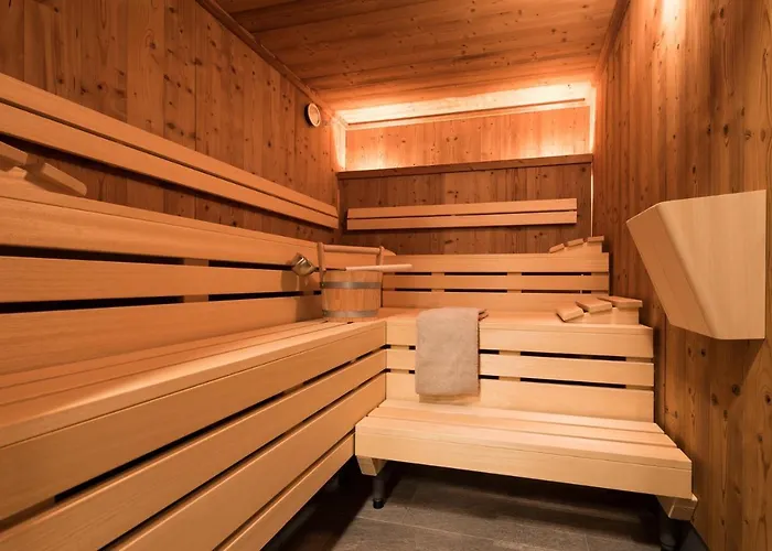 Swiss Chalet-style Walliser Spycher רידראלפ