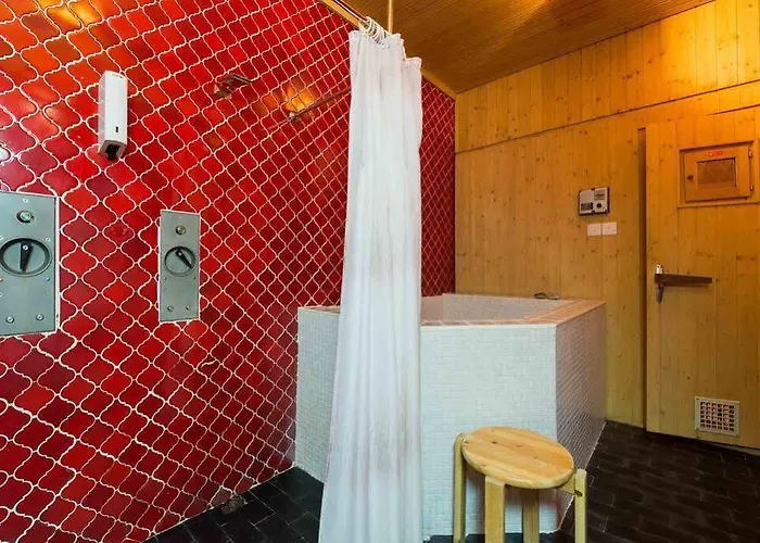 מלון Swiss Chalet-style Walliser Spycher 3*