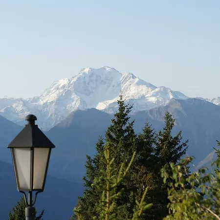 Swiss Chalet-style Walliser Spycher 3* 리더알프
