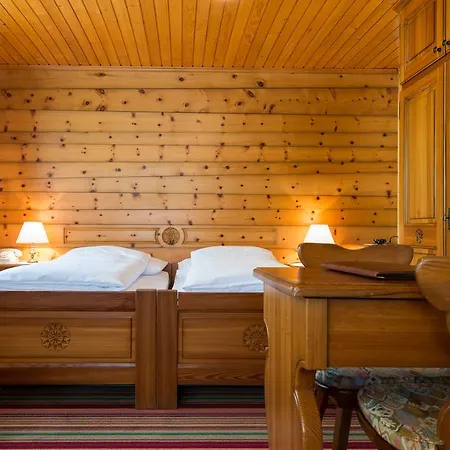 호텔 Swiss Chalet-style Walliser Spycher 3*