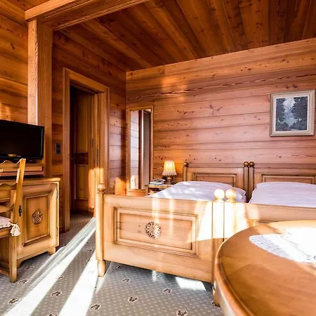 Swiss Chalet-style Walliser Spycher 3* 리더알프