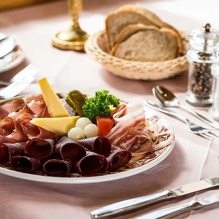 Swiss Chalet-style Walliser Spycher 3* 리더알프