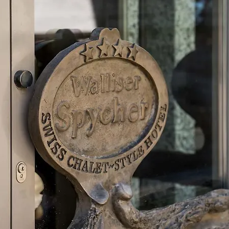 호텔 Swiss Chalet-style Walliser Spycher 3*