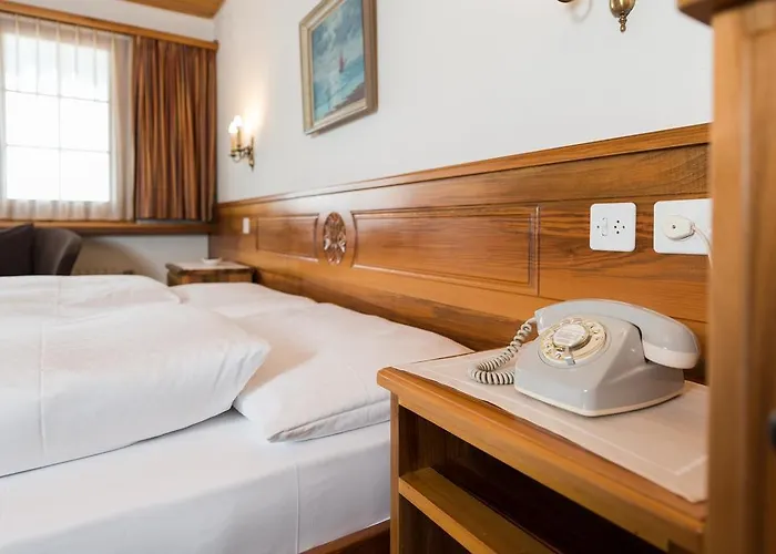 ホテル Swiss Chalet-style Walliser Spycher リーデラルプ
