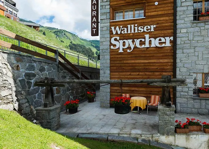 Swiss Chalet-style Walliser Spycher リーデラルプ
